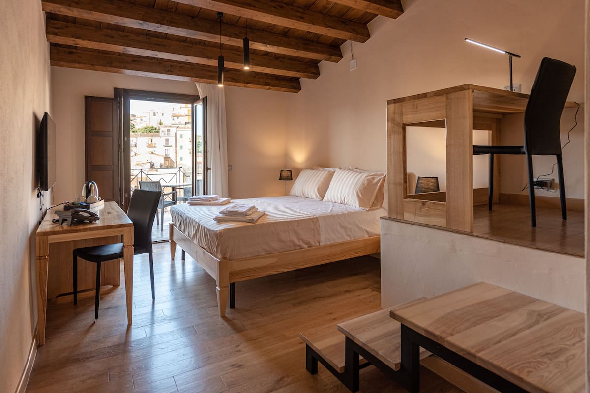 Superior tweepersoonskamer | Luxe beddengoed, donzen dekbedden, pillowtop-bedden, een minibar