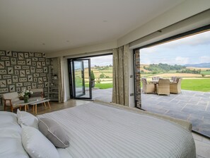 3 habitaciones, decoración personalizada y muebles diferentes 