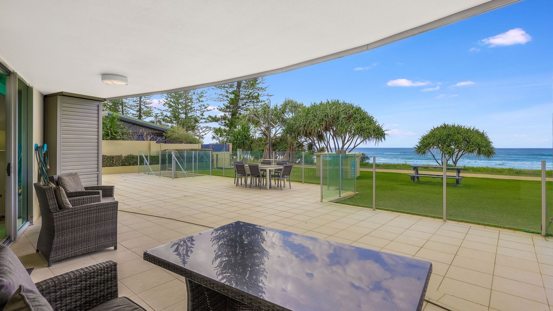 Aqua Solai 1 - Absolute Beachfront Tugun - Min. 3 Night Stays!