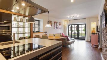 Kühlschrank, Mikrowelle, Ofen, Geschirrspüler