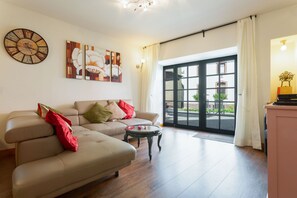 Televisio, DVD-soitin, kirjoja