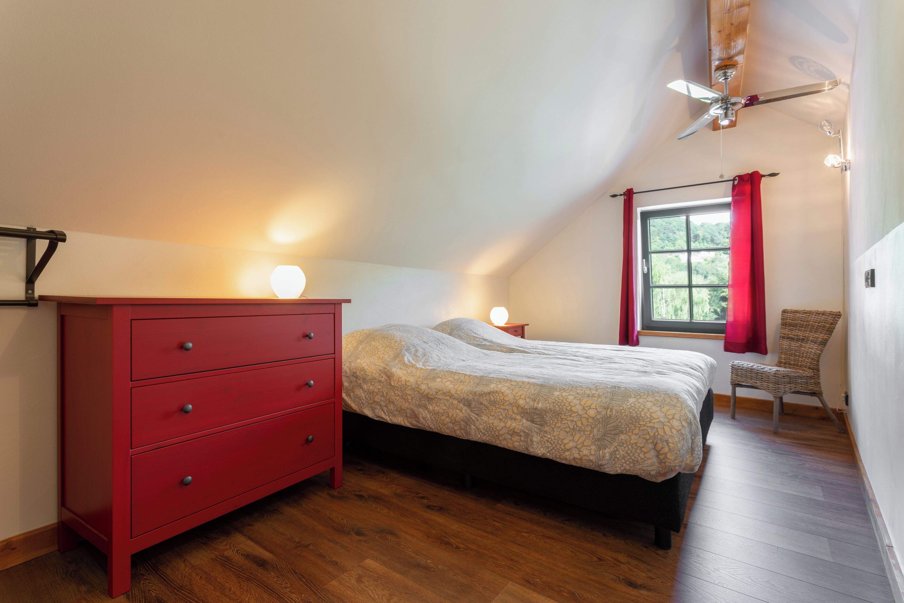 2 室のベッドルーム、アイロン / アイロン台、WiFi (無料)、ベッドシーツ