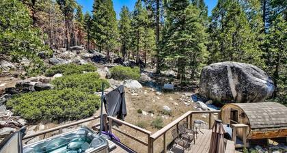 Reindeer A Frame Cabin, hot tub, pet friendly