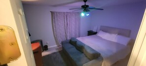 베이직룸 | 무료 WiFi, 침대 시트