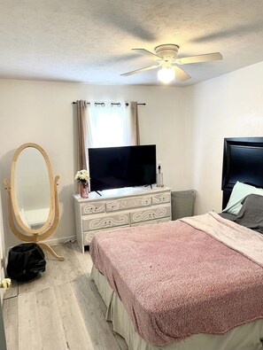 Traditional Room | 1 bedroom, free WiFi, bed sheets