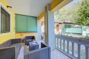 Familjelägenhet - flera sovrum (Niko's House Salò near Lake & beach) | Terrass/Patio
