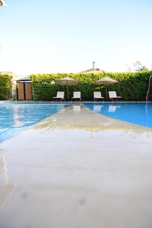 2 piscines extérieures