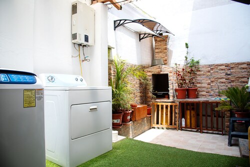 Spacious 3 BR apartment old town