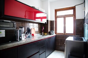 Micro-ondes, four, plaque de cuisson