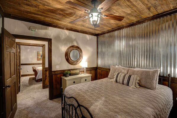 2 室のベッドルーム、アイロン / アイロン台、インターネット