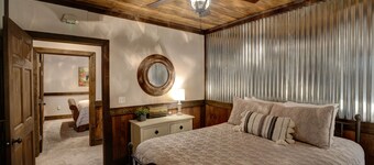 Downtown Bryson City 2 Bedroom Apartment, Perfect for Polar Express!