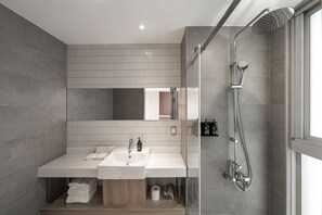 Bathroom shower - 1LI7E HOTEL (Taichung)