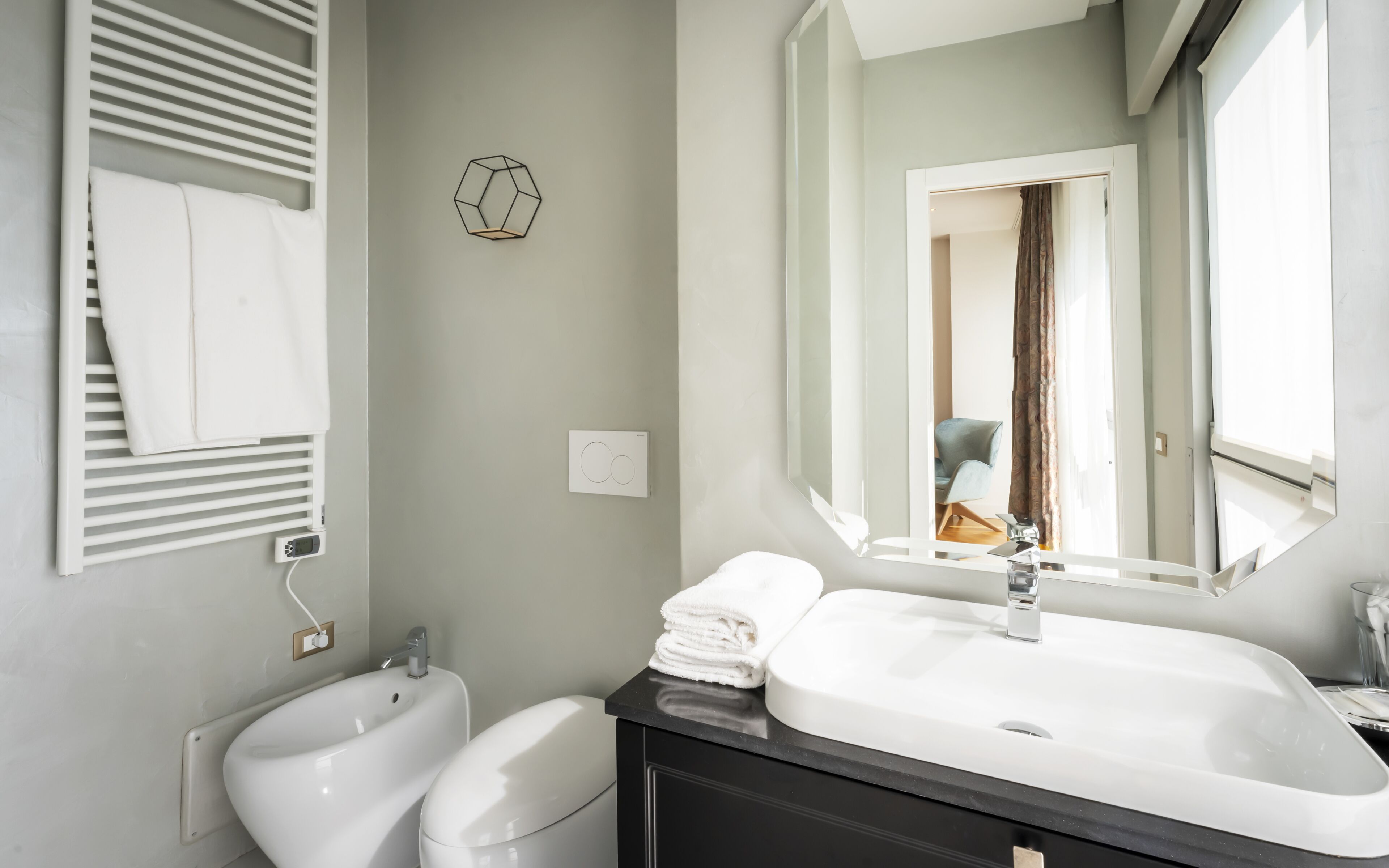 Standard Room | Bathroom | Shower, rainfall showerhead, free toiletries, hair dryer