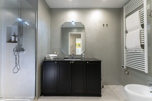 Standard Room | Bathroom