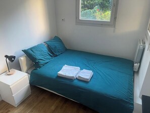1 chambre, fer et planche à repasser, Wi-Fi gratuit, draps fournis