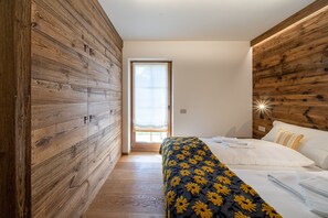 Free WiFi, bed sheets, wheelchair access