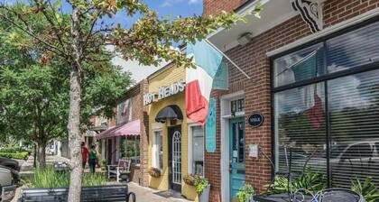 Cozy, Modern Townhome - Walk to Park Circle!