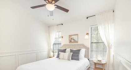 Cozy, Modern Townhome - Walk to Park Circle!