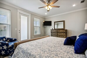 4 bedrooms, iron/ironing board, internet, bed sheets