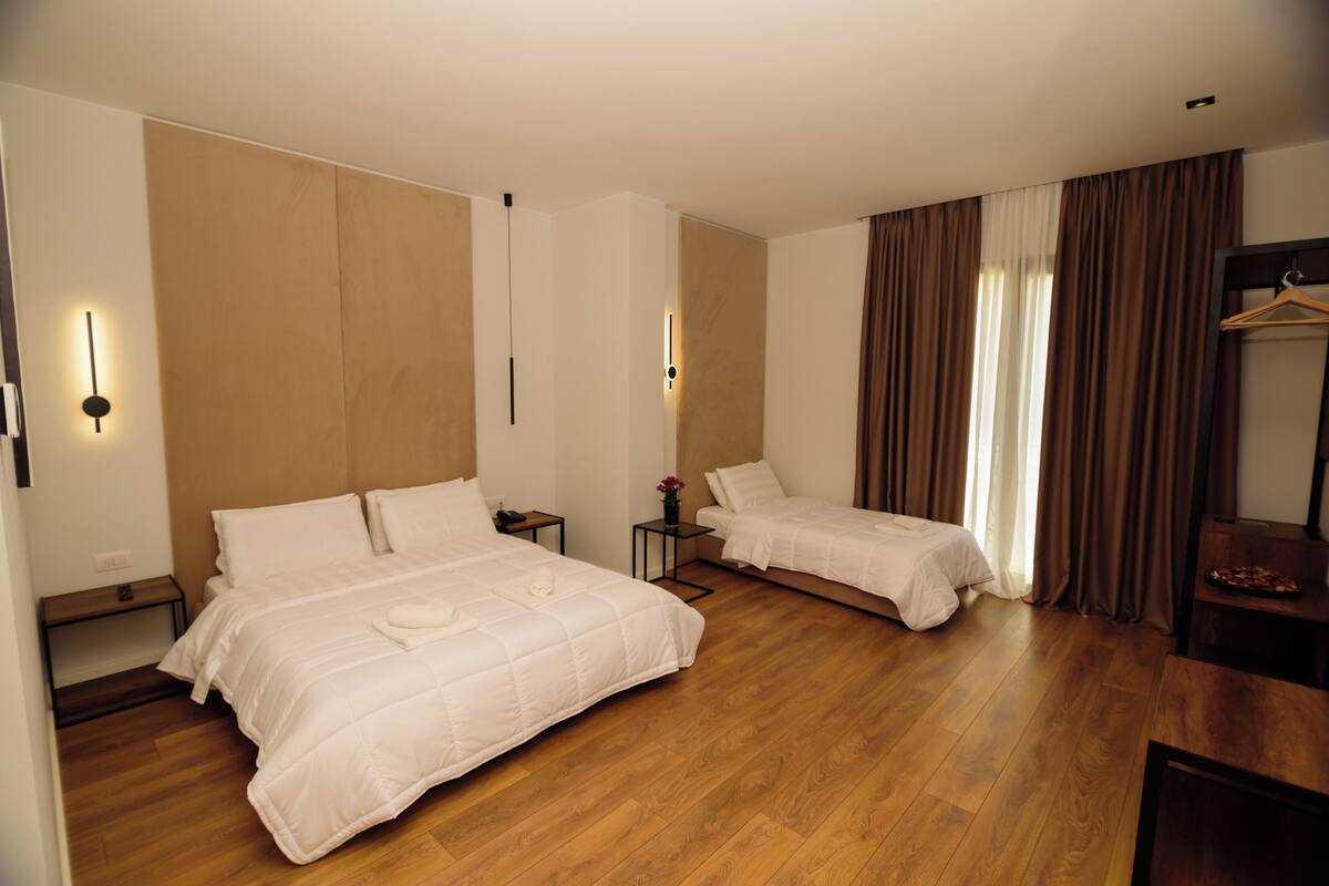 Free WiFi, bed sheets