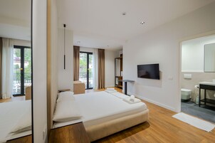 Deluxe Double Room | WiFi (free), bed sheets