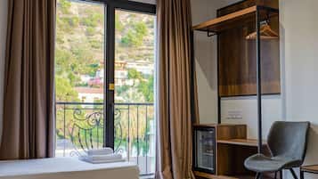 Economy Twin Room | Free WiFi, bed sheets