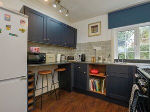 Cottage | Private kitchen | Fridge, electric kettle, toaster, cookware/dishes/utensils - Valley View (Teignmouth)