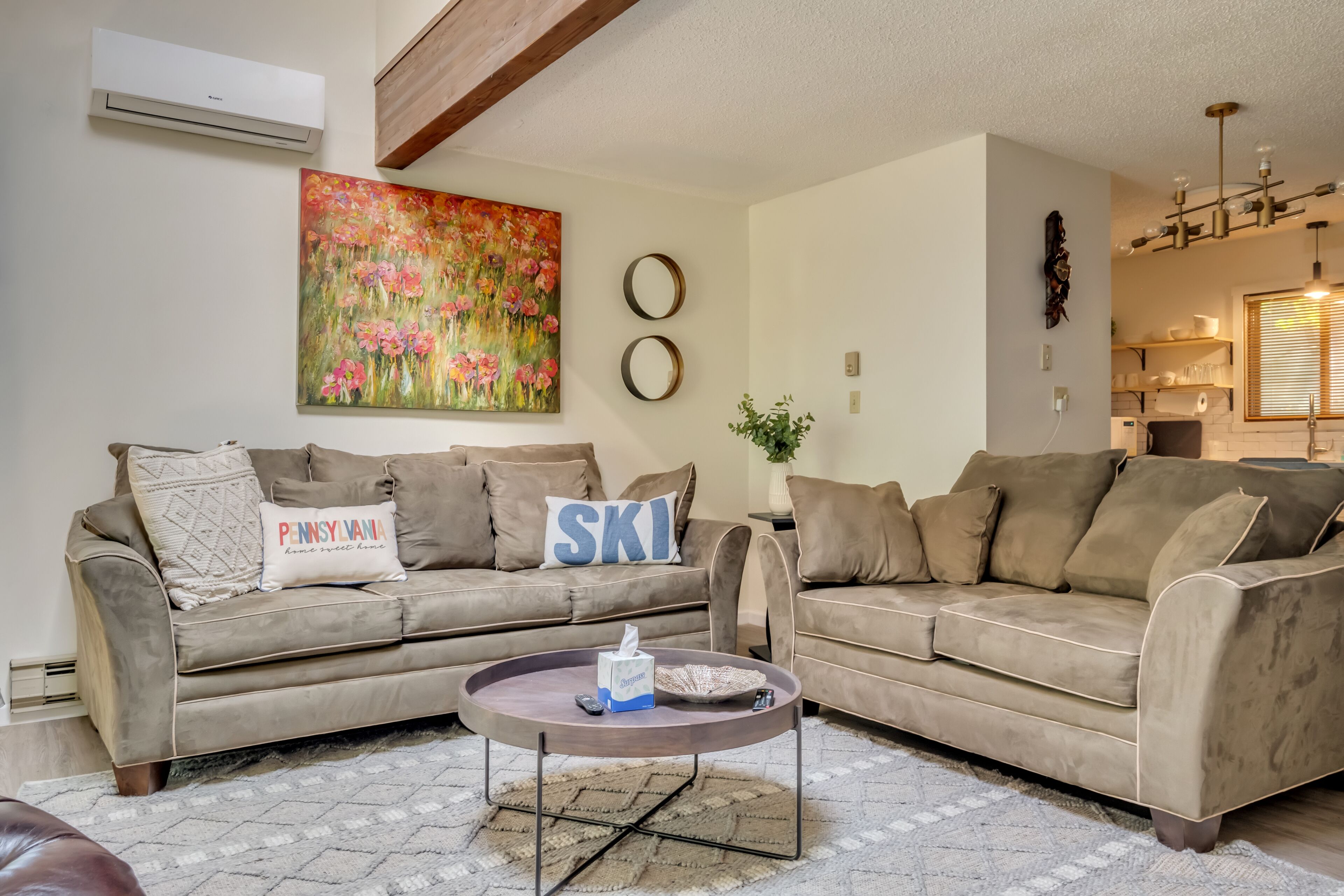 Smart TV, fireplace