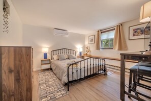 3 bedrooms, iron/ironing board, travel cot, free WiFi