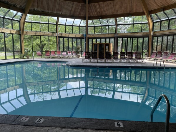 Innenpool, beheizter Pool