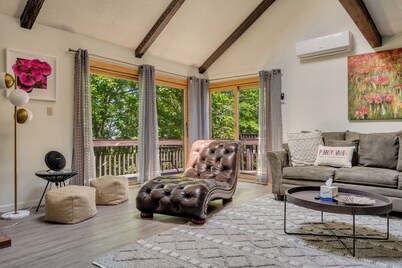 Cozy but spacious place with walking distance to s