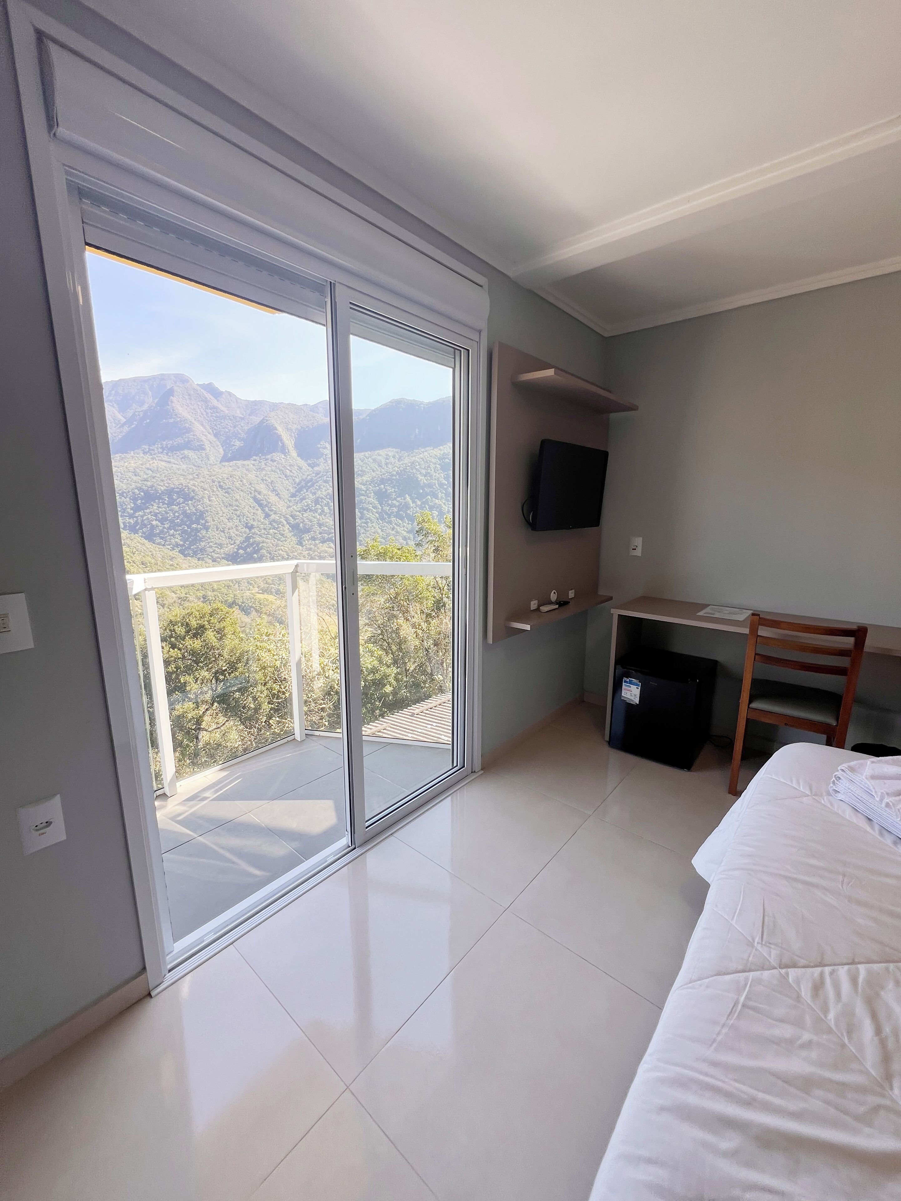 Elite Room | Hypo-allergenic bedding, desk, free WiFi, bed sheets