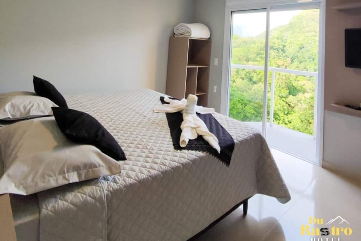 Elite kamer | 1 slaapkamer, hypoallergeen beddengoed, een bureau, gratis wifi