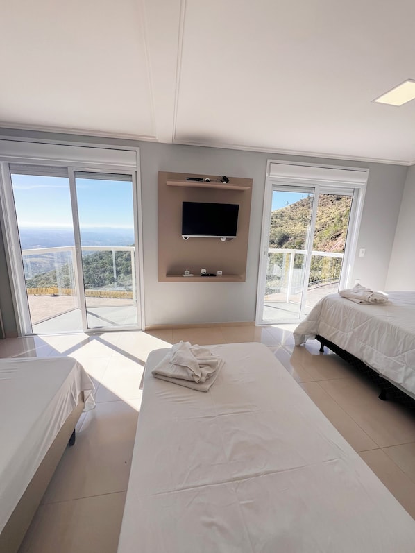 Kamar Double Ekonomi | Seprai antialergi, meja kerja, Wi-Fi gratis, dan seprai linen