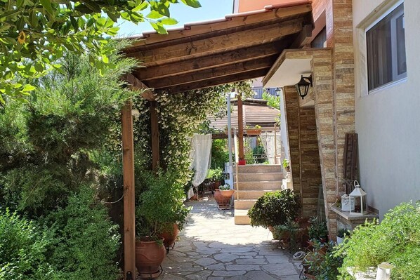 Studio, 1 Queen Bed with Sofa bed | Exterior