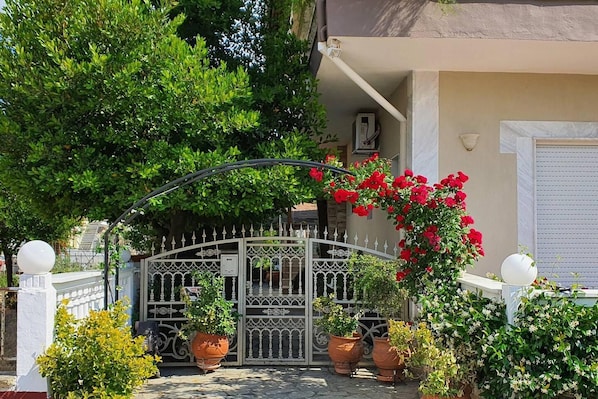 Studio, 1 Queen Bed with Sofa bed | Exterior