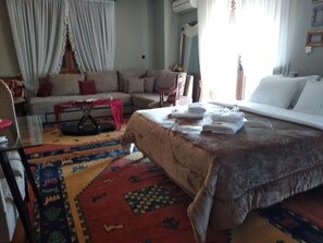 Studio, 1 Queen Bed with Sofa bed | Iron/ironing board, free WiFi, bed sheets