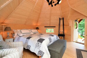 1 bedroom, WiFi, bed sheets - Seal Point Cabin, peaceful couples retreat, loch edge & dog friendly - one only (Cairndow)