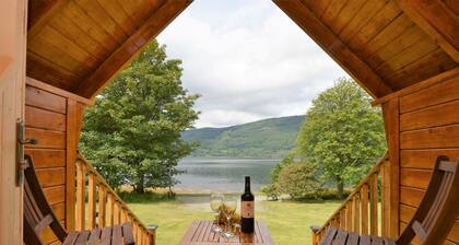 Seal Point Cabin, peaceful, private, couples retreat, loch edge & pet friendly (1 only)