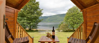 Seal Point Cabin, peaceful couples retreat, loch edge & dog friendly - one only