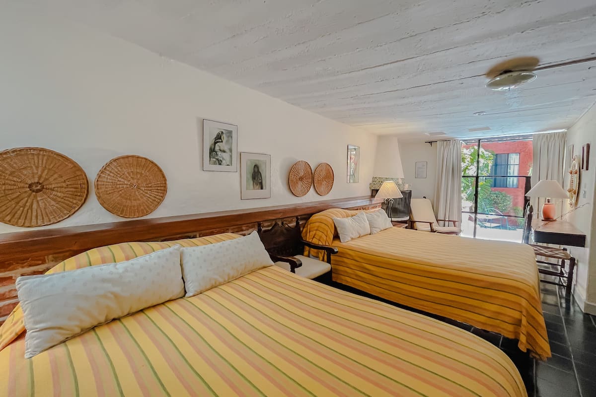 Hypo-allergenic bedding, laptop workspace, WiFi, bed sheets