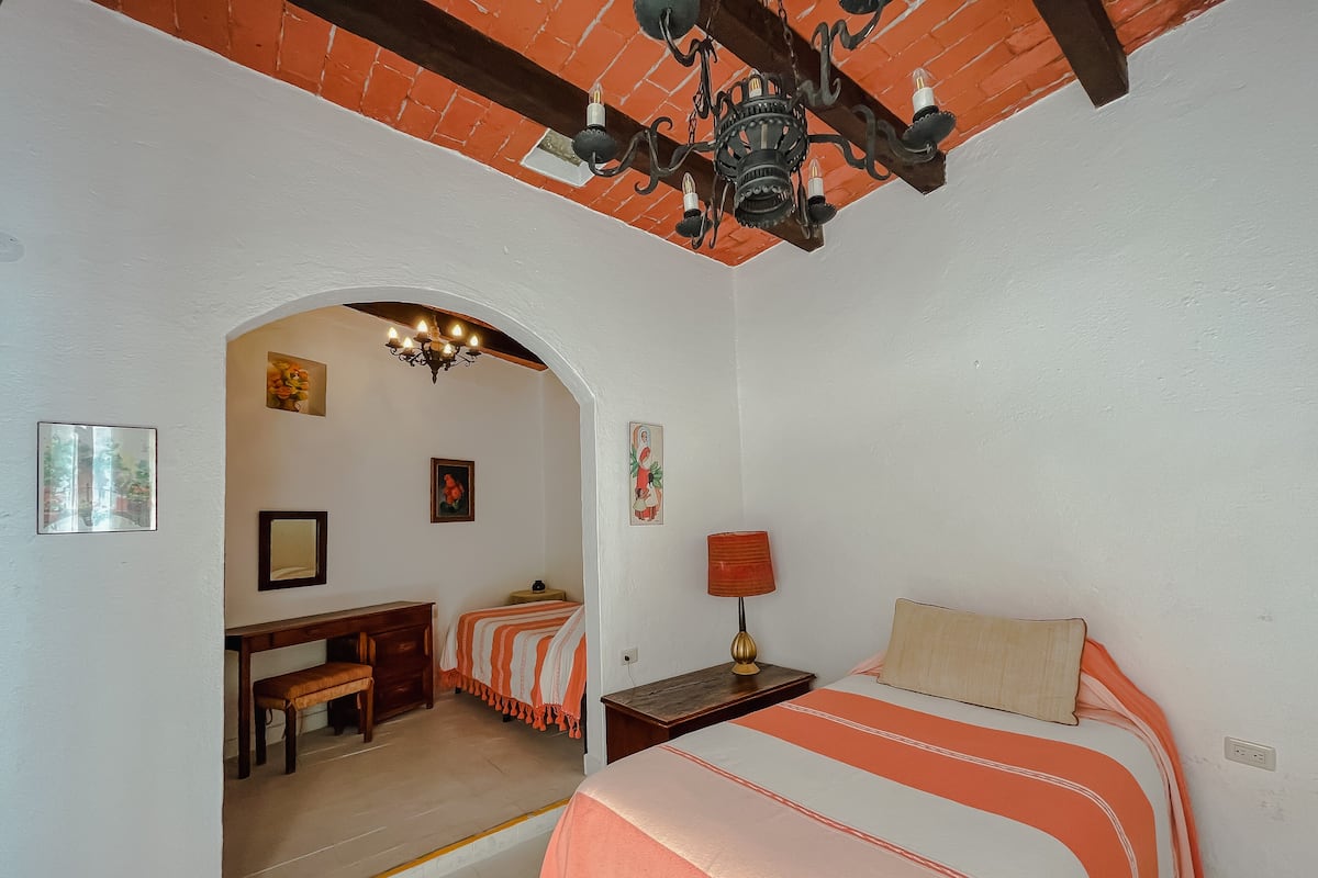Basic Twin Room | Hypo-allergenic bedding, laptop workspace, WiFi, bed sheets