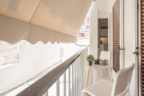 Family Quadruple Room | Terrace/patio - Philippos Acropolis Home by Cloudkeys (Athens)