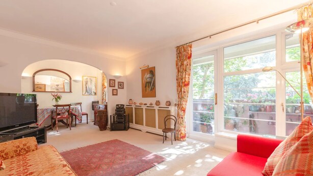 Apartamento básico, varias camas | Sala de estar