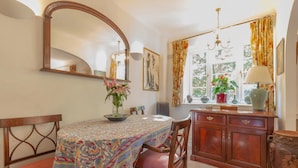 Apartamento básico, varias camas | Restauración