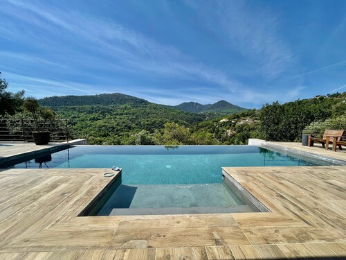 Magnificent contemporary villa near Cannes