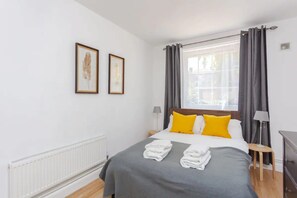 Basic Apartment, Multiple Beds