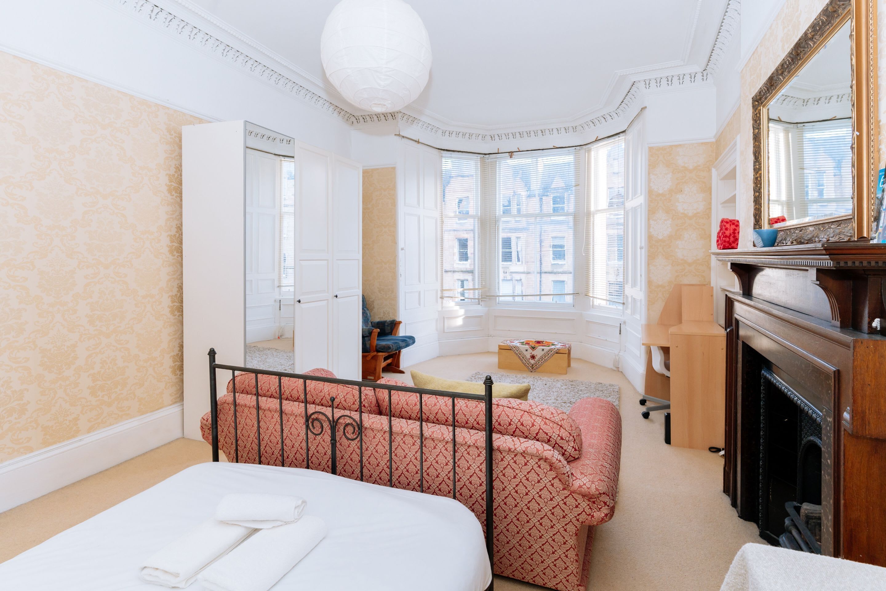 4 chambres, fer et planche à repasser, draps fournis