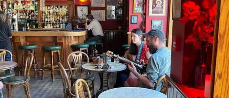 基础公寓, 多张床 | 泳池