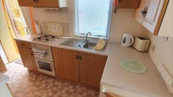 Apartment | Private kitchen | Fridge, microwave, oven, stovetop